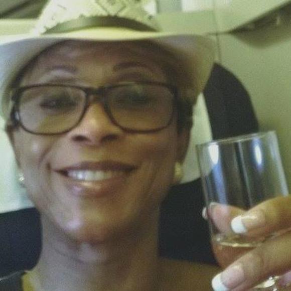 Meet your Posher, Queenette - Picture 1 of 1